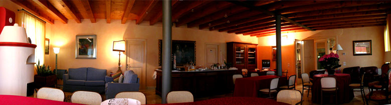 foto panoramica della sale in cui vengono servite le colazioni; c'� anche la possibilit� di organizzare banchetti, cerimonie e matrimoni, nonch� feste 